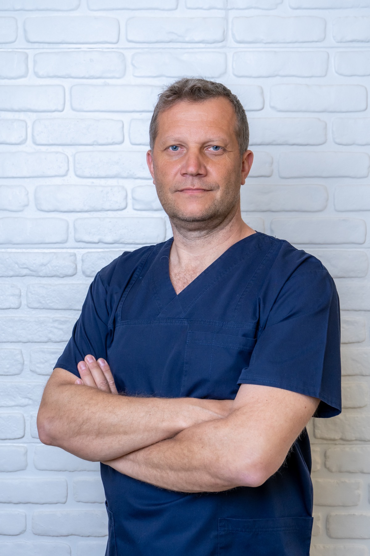 Dr. MSc. Bónis Csaba - medic stomatolog generalist, competență implantologie